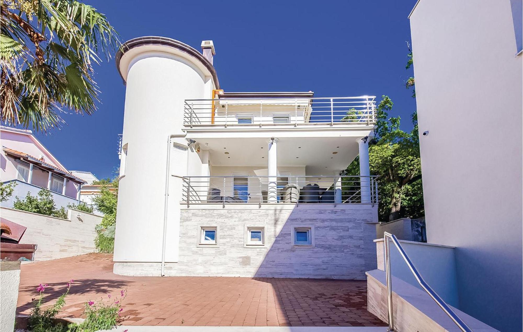 2 Bedroom Lovely Apartment In Crikvenica Exterior foto